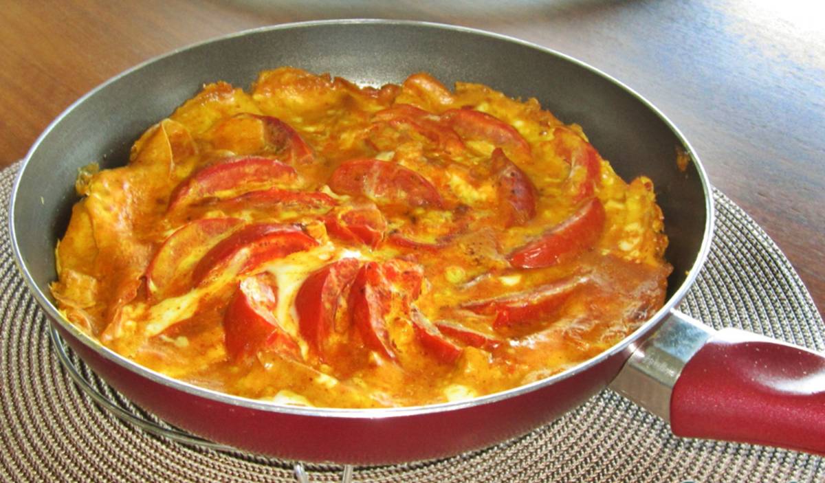 Receta de la tortilla de queso, huevo y tomate ¡Super fácil! Infoagro